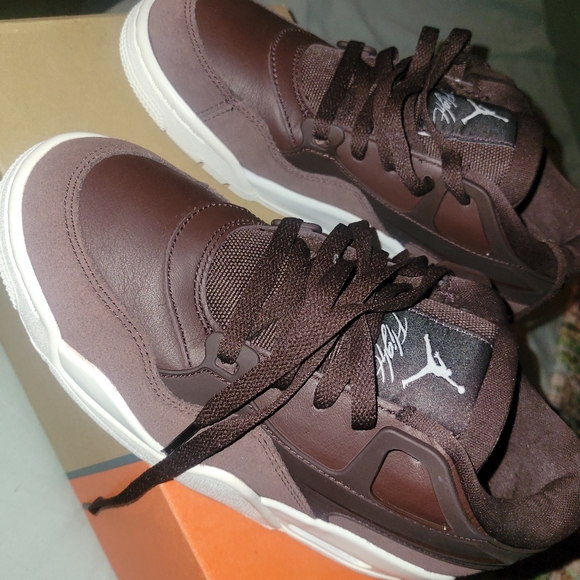 Jordan Women's Size 7 Sneakers - Picture 4 of 8